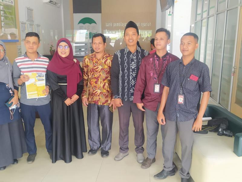 Foto Bersama Pegawai BPRS Cabang Bangka Tengah
