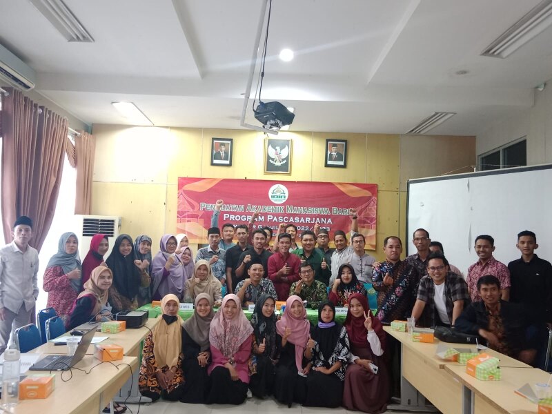 Foto Bersama Pengelola Pascasarjana dengan para Mahasiswa Baru Semester Ganjil T.A 2022/2023
