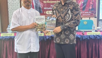 Pascasarjana IAIN SAS Babel Terima Dua Buku Karya Dr. H. Ervawi tentang Manajemen dan Pemberdayaan